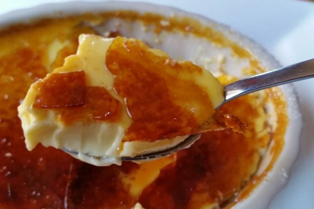 Creme Brûlée Sobremesa Clássica com um Toque de Elegância