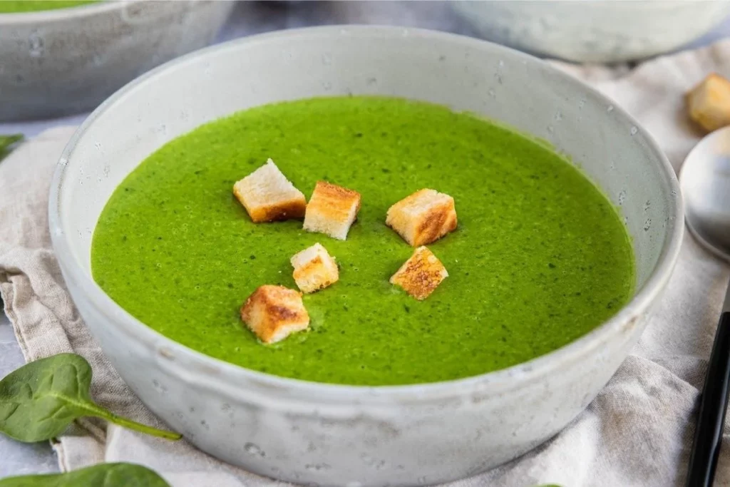 Sopa de Espinafre Cremosa Uma Delícia Nutritiva para o inverno